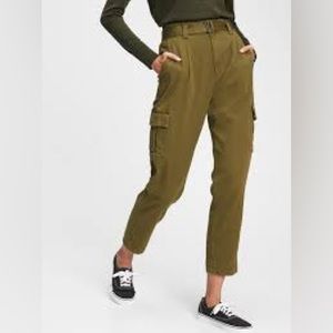 Gap High Waisted belted cargo pants